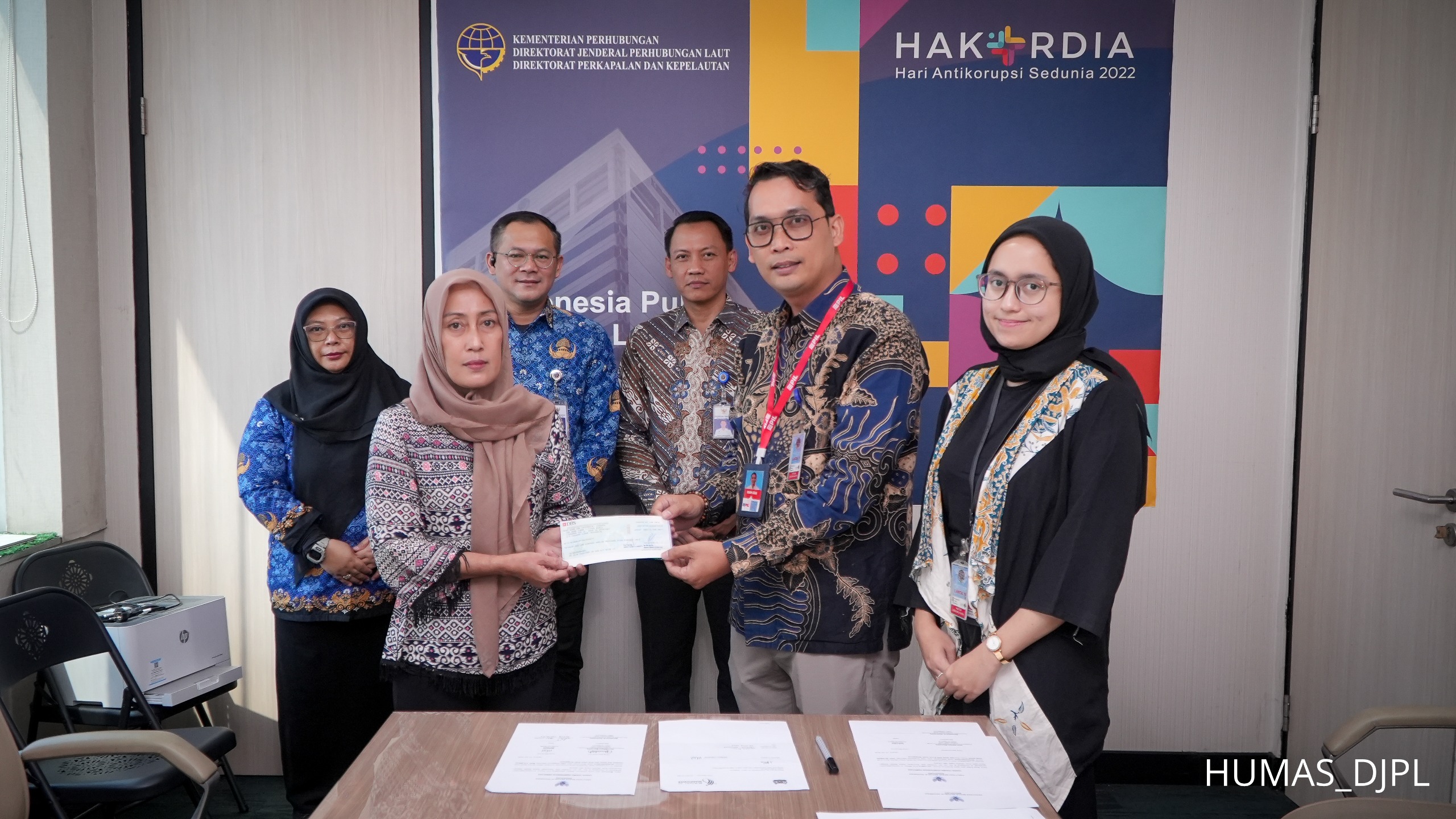 Kementerian Perhubungan Fasilitasi Penyerahan Asuransi kepada Ahli Waris Pelaut yang Meninggal Dunia di Singapura